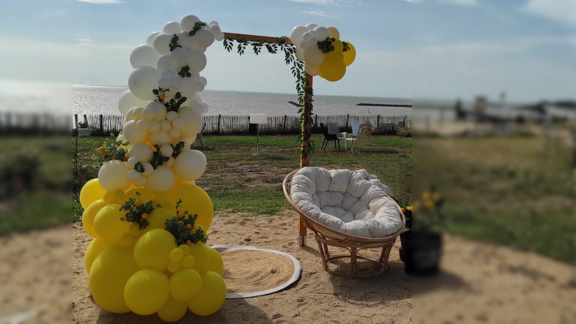 arche de ballons dégradé jaune et blanc